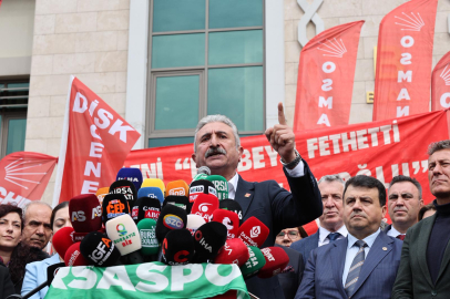 Başkan Bozbey'in gözaltına alınmasına karşı CHP Bursa İl Başkanı Nihat Yeşiltaş'tan Belediye önünde açıklama