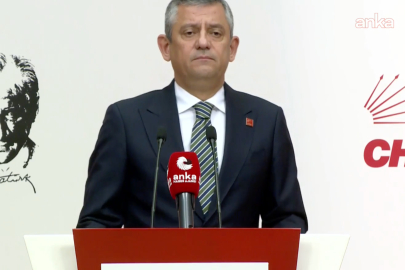 Özgür Özel, CHP Genel Merkezi'nde açıklama yapıyor