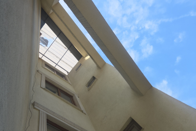 Bursa'da çatıdan düşen usta ağır yaralandı