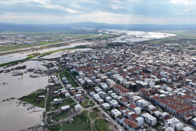 Karacabey'de tarım arazileri sular alında kaldı
