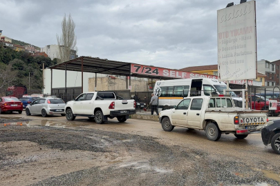 Gemlik'te çamur yağdı, sürücüler oto yıkamacılara akın etti