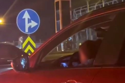 Bursa’da kucağında çocukla araç kullanan sürücüye tepki yağdı