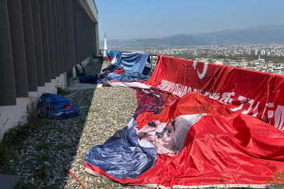 Mustafa Bozbey'in fotoğrafları belediye binasından indirildi!
