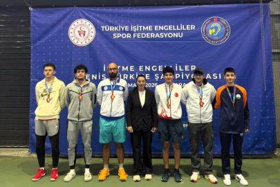 Osmangazi’nin şampiyon raketlerinden büyük başarı