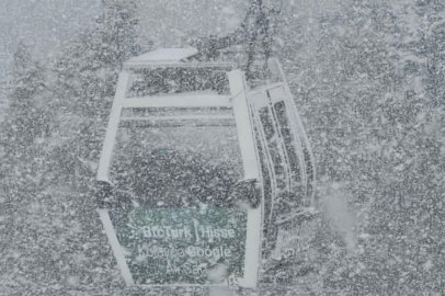 Nisan ayında kar sürprizi: Uludağ'da lapa lapa kar yağdı