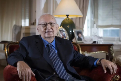 Hüsamettin Cindoruk hayatını kaybetti