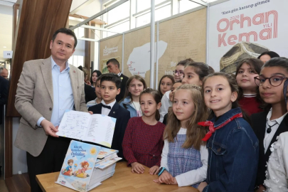 Osmangazi Belediye Başkanı Aydın Bursa 23. Kitap Fuarı'nda çocuk yazarlarla buluştu