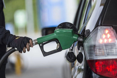 Motorinde çift yönlü hareket: İndirim bu gece, zam yolda