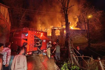 İnegöl'de tek katlı ev alev alev yandı