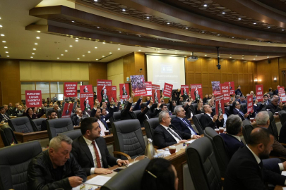 Bursa Büyükşehir Belediye Meclisi'nde Mustafa Bozbey protestosu