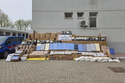 Bursa’da kaçak tütün baskını: Depo ve araçlardan servet çıktı