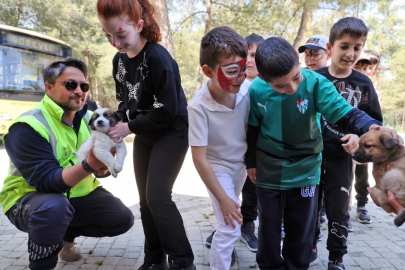 Bursa'da çocuklar patili dostlarla bir araya geldi