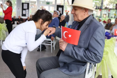 Bursa'da miniklerden iç ısıtan 23 nisan kutlaması