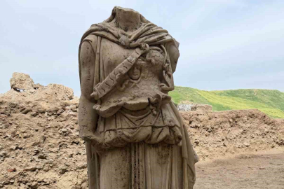 Denizli’de 2 metrelik Athena heykeli bulundu