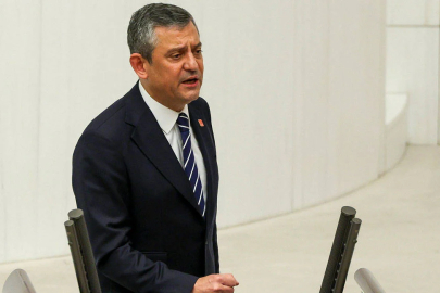 Özgür Özel, Meclis'te konuştu: Bizi iyi tanıyın, bir avuç darbeciye teslim olmayız!