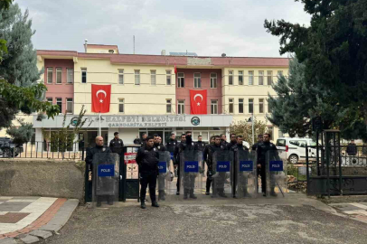 Halfeti Belediyesi'ne şafak operasyonu