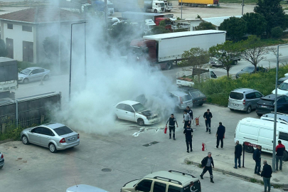 Karacabey'de otoparktaki otomobil alev alev yandı