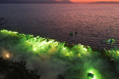 İznik sahili yeşil-beyaza boyandı