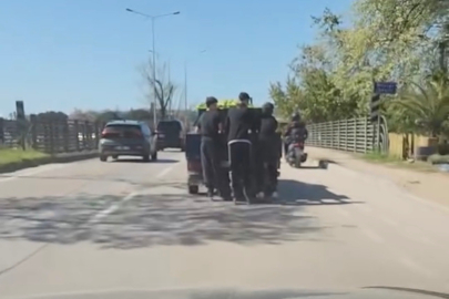 Bursa'da patenli gençlerden tehlikeli yolculuk