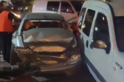 Bursa'da zincirleme kaza: 3 araç hurdaya döndü