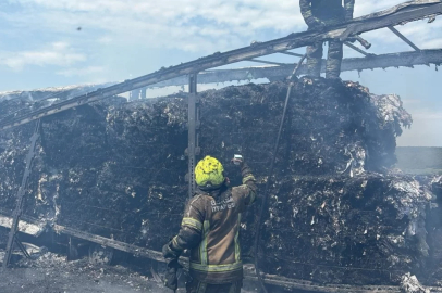 Bursa İzmir Yolu Batı gişelerinde tır yandı