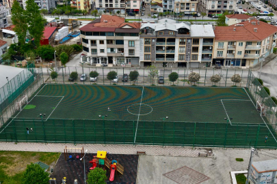 Gemlik’te halı sahalar yenilendi