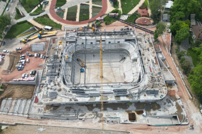 Atatürk Spor Salonu hızla yükseliyor