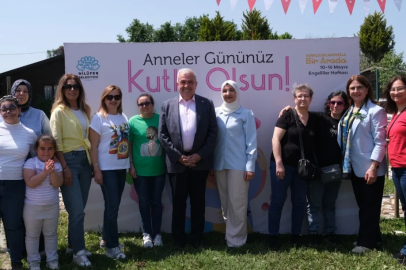 Başkan Şadi Özdemir, Anneler Günü'nü Bizim Ev katılımcılarıyla kutladı