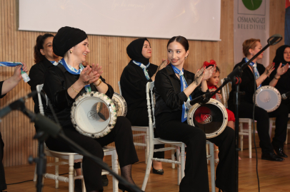 Osmangazi’de Anneler Günü ritimle kutlandı: Anne ve kızlar aynı sahnede