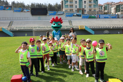 Nilüfer Uluslararası Spor Şenlikleri’nde sıra minik öğrencilerin