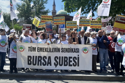 Emekliler Bursa’da meydana indi: “Sadaka değil, hakkımızı istiyoruz”