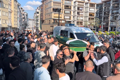 Bursa'da motosiklet kazasında hayatını kaybeden sanatçı son yolculuğuna uğurlandı