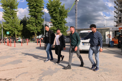 İnegöl'de tartıştığı genci ensesinden bıçakladı, polis kıskıvrak yakaladı