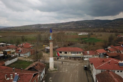 Bursa’da görenleri şaşırtan minare: Camisi yok!