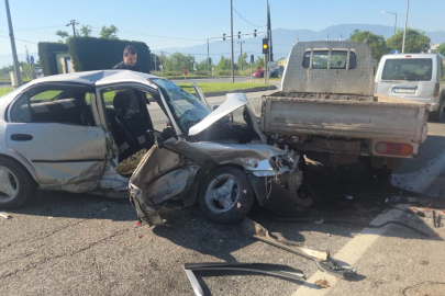 Bursa'da kavşaktaki zincirleme kaza can aldı: 1 ölü, 4 yaralı
