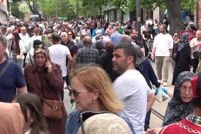Bursa'da bayram yoğunluğu başladı: Kasapta da şekercide de hareketlilik yaşanıyor