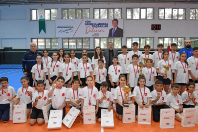 Osmangazi'nin altın raketleri Türkiye şampiyonu oldu