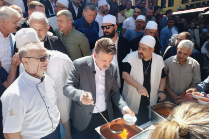 Bursa'da 600 yıllık köfteli çorba geleneğine binlerce kişi akın etti
