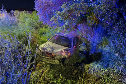 Bursa'da direksiyon hakimiyetini kaybeden araç tarlaya uçtu: 4 yaralı