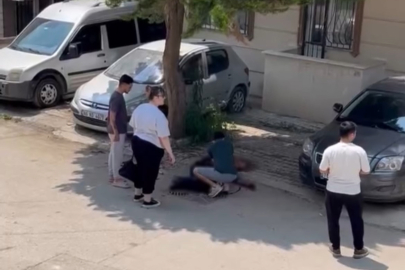 Bursa'da iki kardeş sokak ortasında bıçaklarla birbirine saldırdı