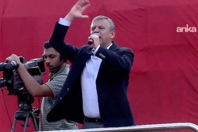 Özgür Özel: 'CHP'ye çökmeye çalışanlar bilsin, bu millete diz çöktüremezsiniz'