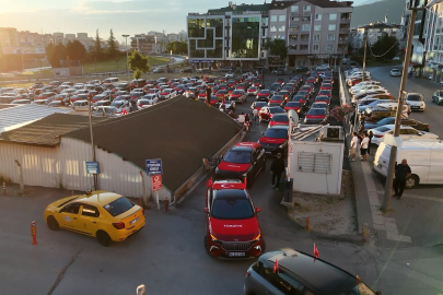 Bursa'da milli maç heyecanı: 250 araçlık konvoy yaptılar
