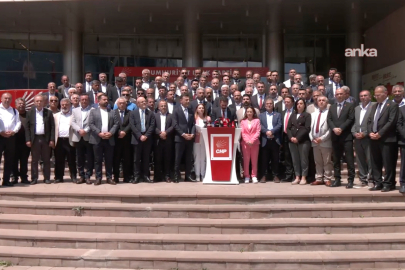 74 il başkanından CHP Genel Merkezi önünde çağrı: 10 gün içinde kurultay