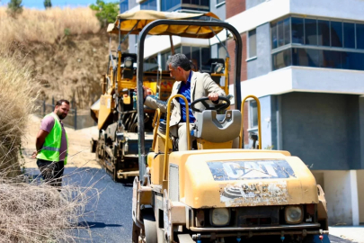 Gemlik Belediye Başkanı Şükrü Deviren asfalt çalışmalarını inceledi