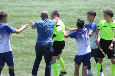 Bursa'da futbol müsabakasında skandal: Öğretmenlerden hakemlere saldırı