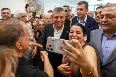 Özgür Özel'e Diyarbakır'da yoğun ilgi: Zılgıtlarla karşılandı