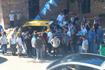 Altıparmak’ta feci kaza: Taksinin çarptığı genç avukat ağır yaralandı