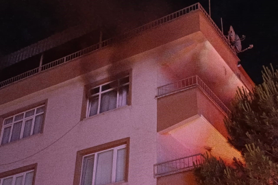 Bursa'da apartman dairesinde çıkan yangın paniğe neden oldu