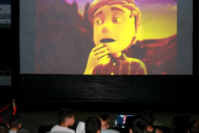 Yazlık sinema Osmangazi'de çocuklarla buluşmaya devam ediyor