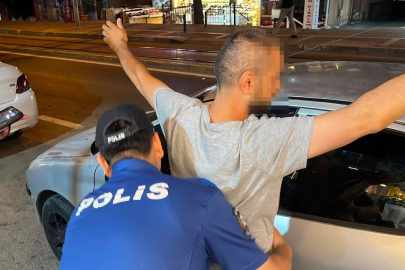Bursa'da 3 ilçede eş zamanlı operasyon: 15 firari yakalandı